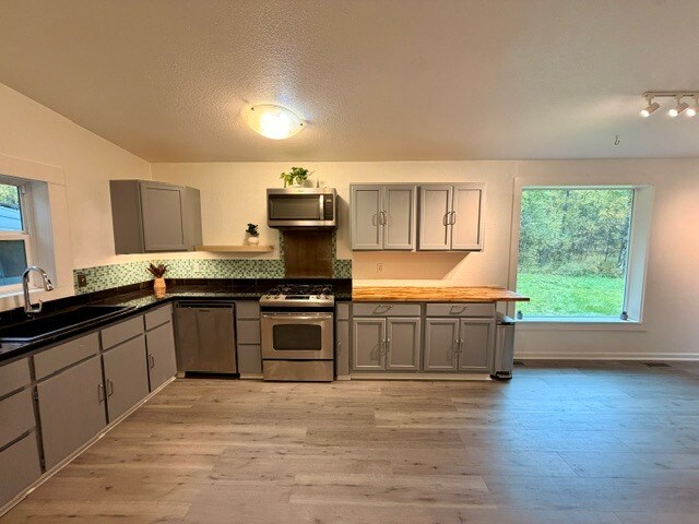 Building Photo - 4500 Willow Cir