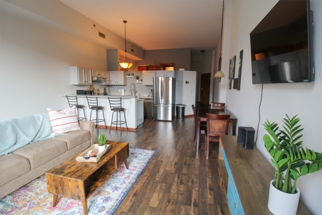 Building Photo - 408 W Saint Clair Ave