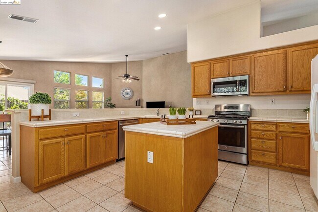 Building Photo - 1522 Coventry Dr