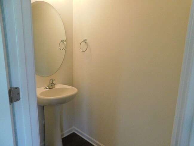 Building Photo - Brand New! 4 bed, 2.5 bath