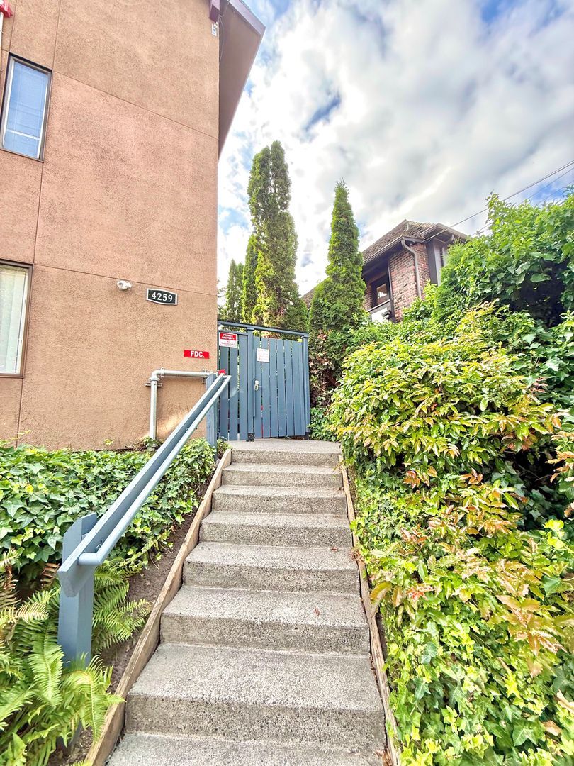 Building Photo - 4259 8th Ave NE