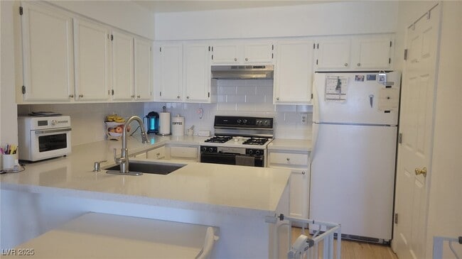 Building Photo - 2140 Willowbury Dr