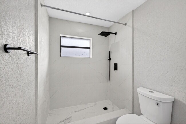 Building Photo - 5424 SW 44th Terrace