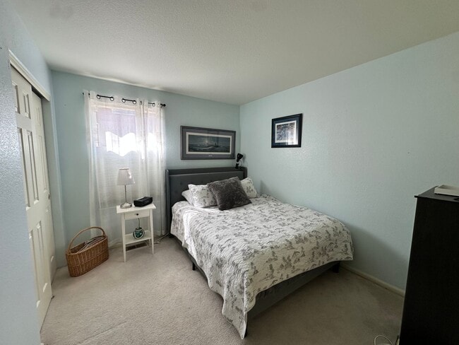 Building Photo - 3 Bedroom 3 Bath - Arapahoe Ridge Erie!