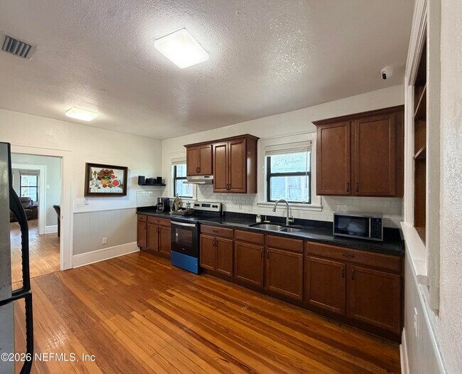 Building Photo - 2333 Gilmore St