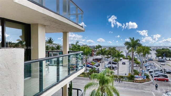 Building Photo - 2575 S Bayshore Dr