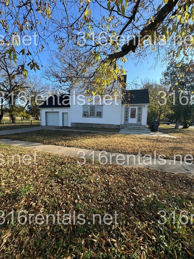 Building Photo - $795 - 2 bed 1 bath - Duplex