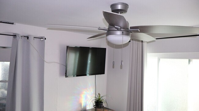 Building Photo - Modern 3 Bedroom 3 Bathroom Townhome in Imperial Beach.