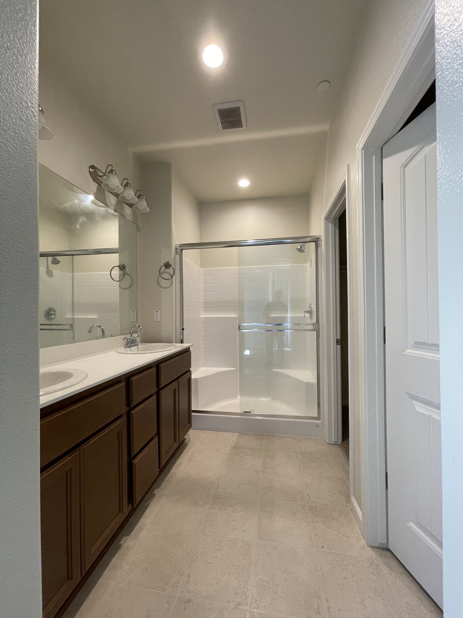 masterbath - 710 Marybelle Dr
