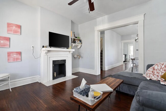 Building Photo - 477 E Gates St