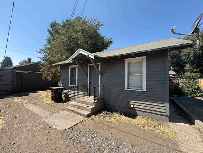 Building Photo - 1403 W Lincoln Ave