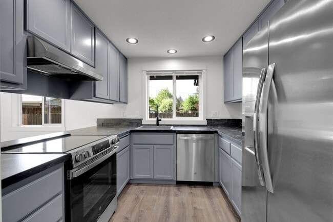 Building Photo - Updated 3 bedroom 2 bath house in a great ...