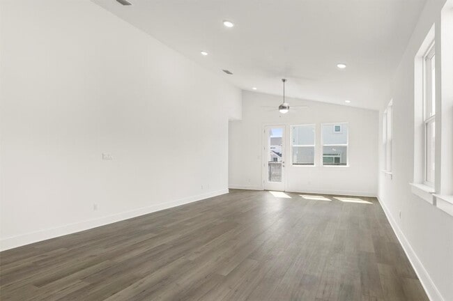 Building Photo - 1012 Yaupon Holly Dr