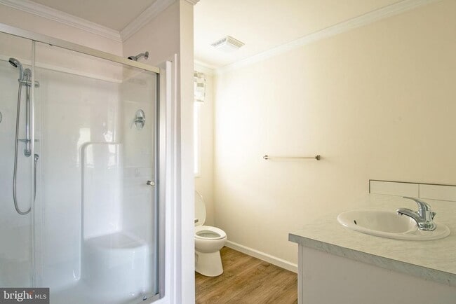 Building Photo - 6 Greenwood Cir