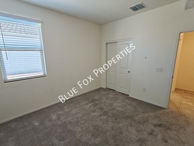 Building Photo - 5525 W Lazy Farm Dr