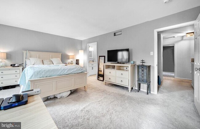 Building Photo - 301 Cherokee Cir