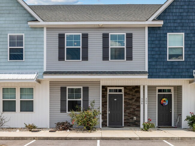 Building Photo - Townhome in Sneads Ferry