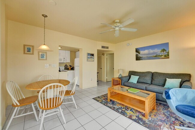 Building Photo - 341 N Birch Rd