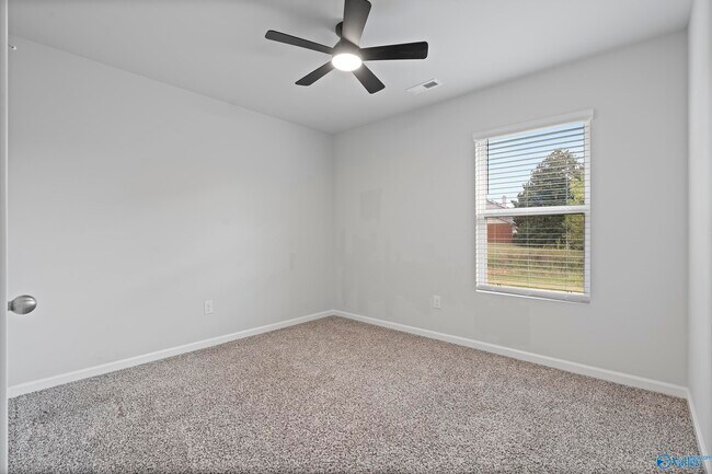 Building Photo - 153 Ozy Dr