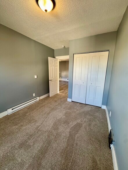 Building Photo - 627 N Division St