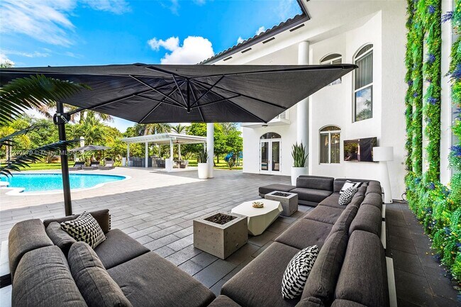 Building Photo - 5801 Melaleuca Rd