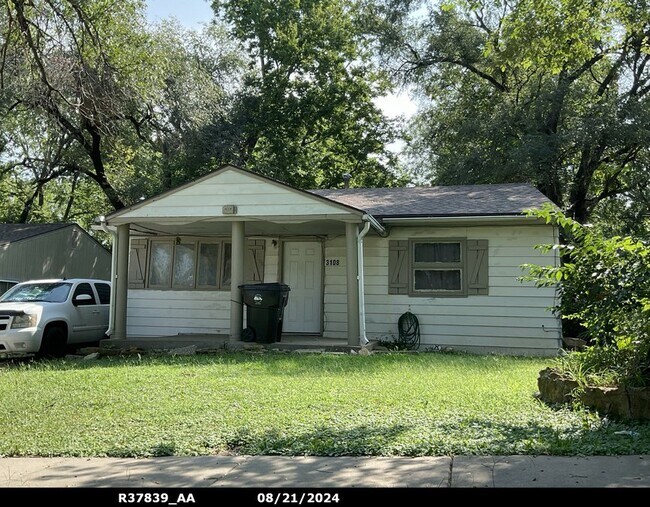 Building Photo - 3108 SE Emerson St