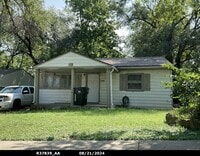 Building Photo - 3108 SE Emerson St