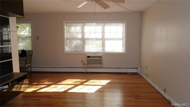 Building Photo - 502 Barclay Manor
