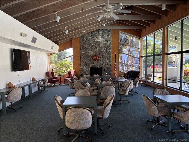 Building Photo - 800 NW Fork Rd