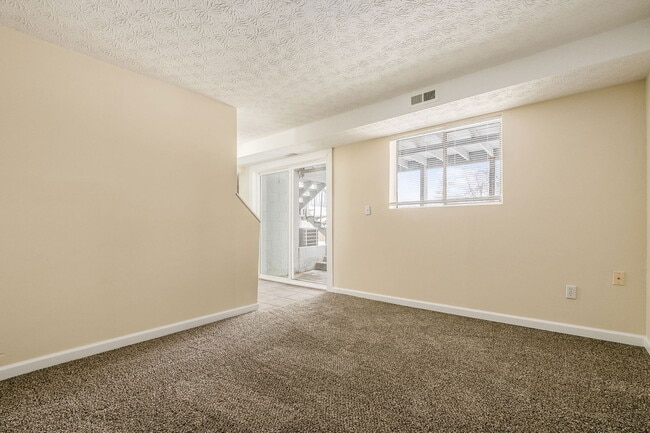 Building Photo - 611 Evergreen Terrace