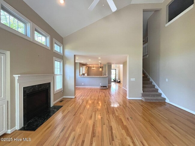 Building Photo - 150 Starland Ln