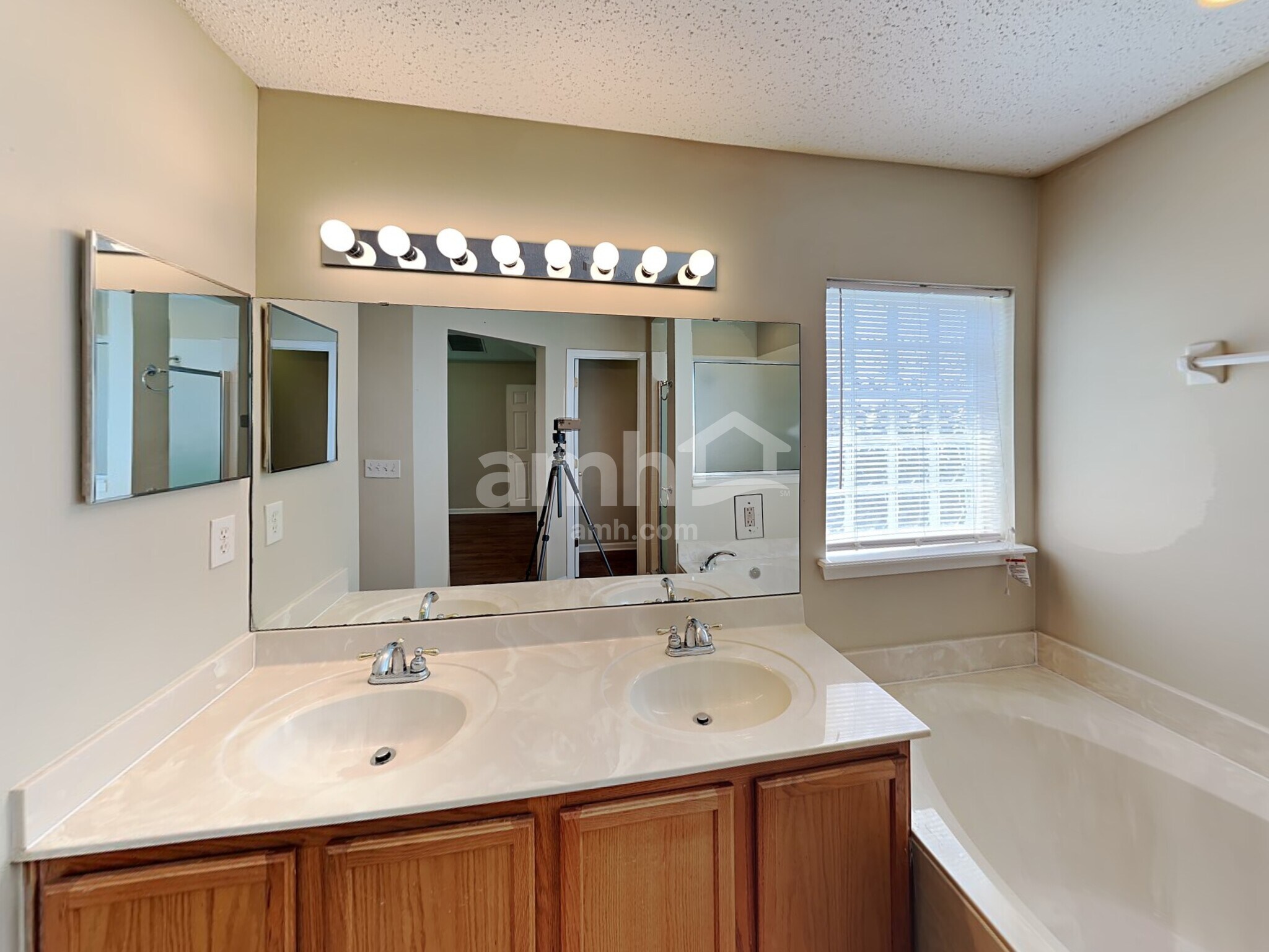 Building Photo - 6815 Rapid River Dr