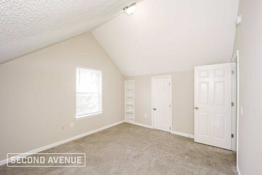Building Photo - 2370 Iron Horse Dr