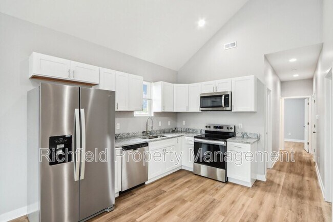 Building Photo - 2015 E Maryland St