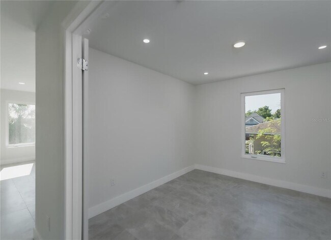 Building Photo - 310 Hibiscus St