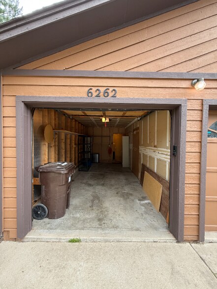 Building Photo - 6262 Willow Ln
