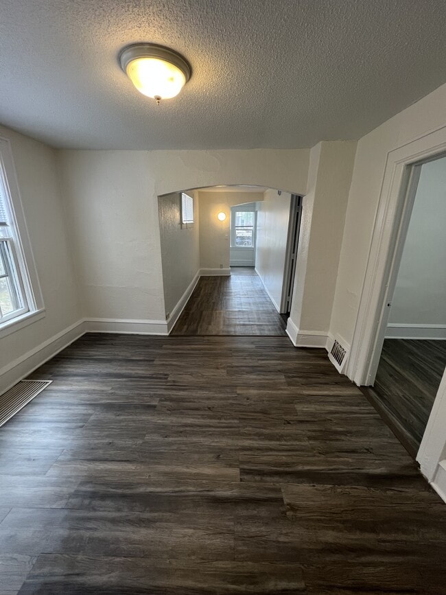 Building Photo - 571 Charles Ave