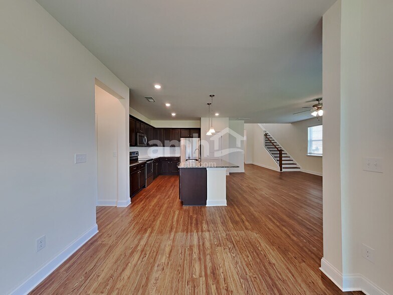 Building Photo - 113 Samara Ln