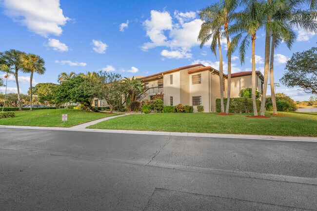 Building Photo - 8305 Casa Del Lago