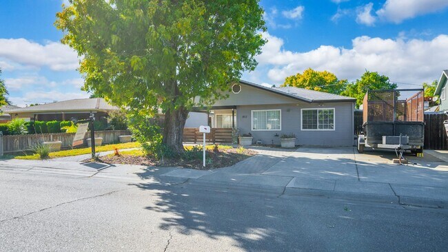 Building Photo - 3 Bedroom home in Winters