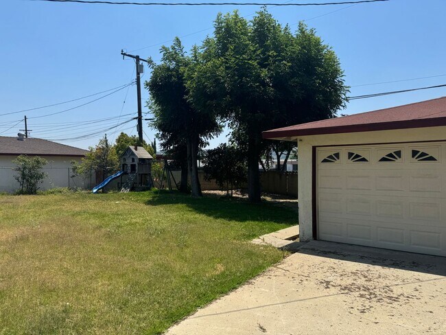 Building Photo - Alhambra 3 bedrooms, 2 baths single house