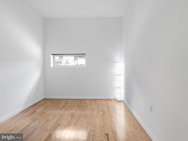 Building Photo - 1414 Belmont St NW