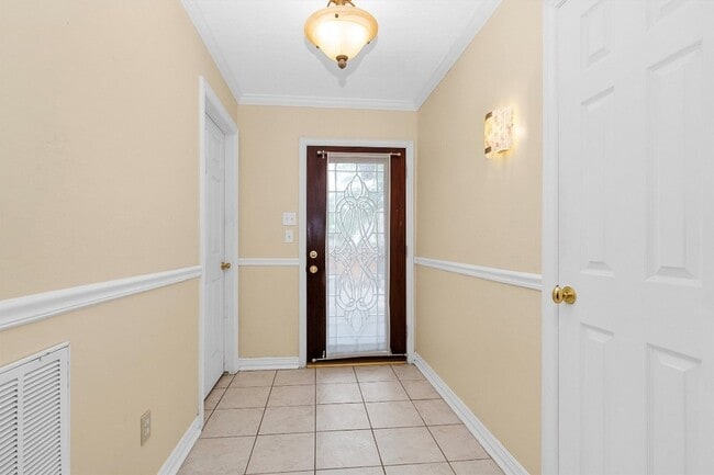 Building Photo - 11634 Southlake Dr