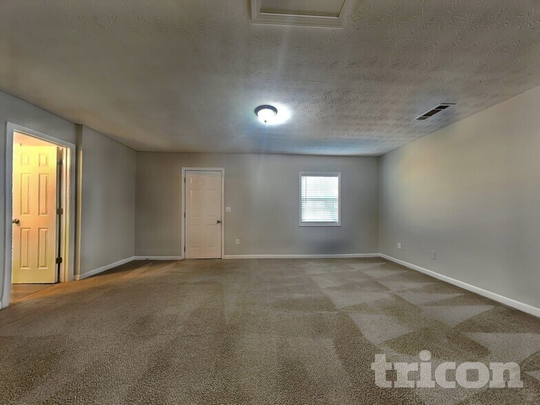 Building Photo - 3845 Forsythia Way