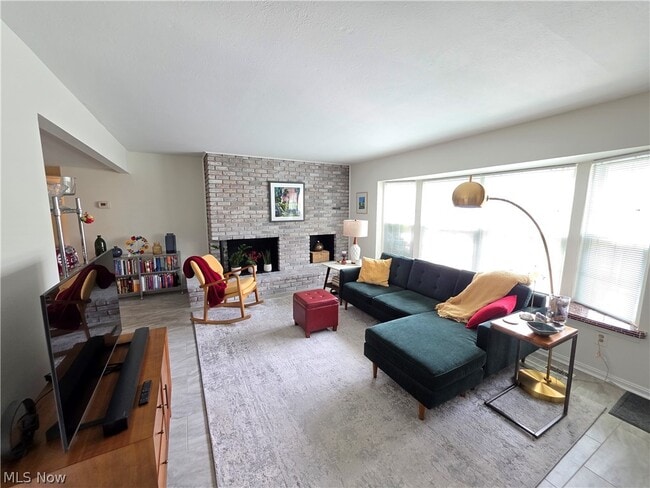 Building Photo - 6995 Carriage Hill Dr