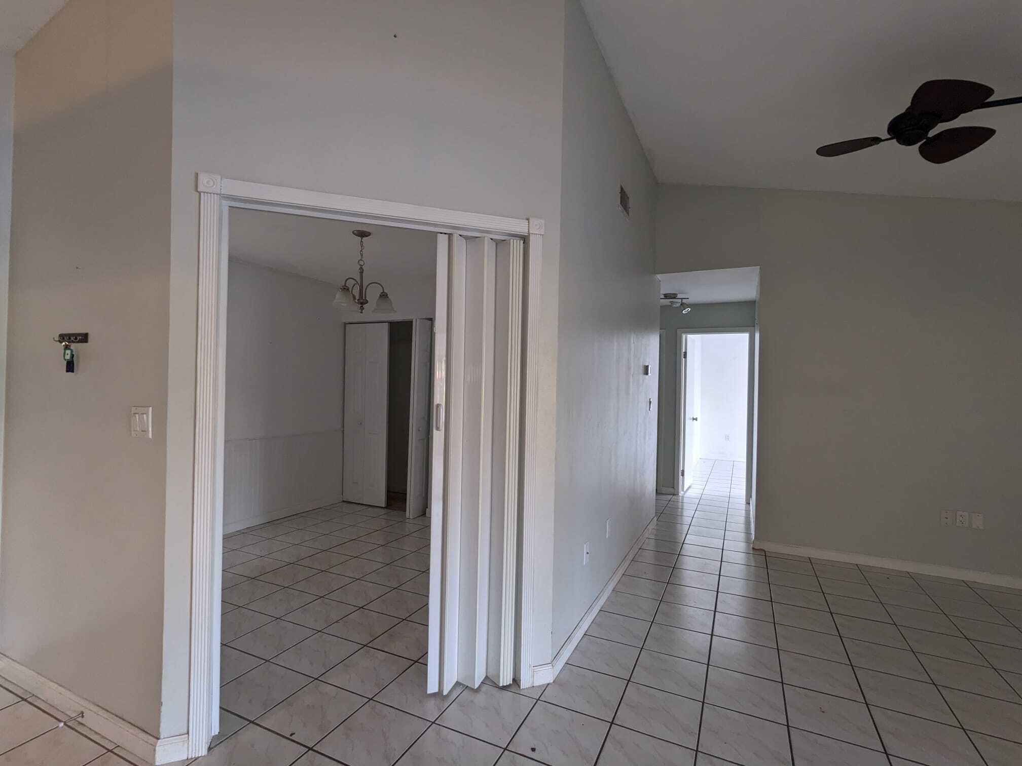 Building Photo - 2711 San Remo Cir