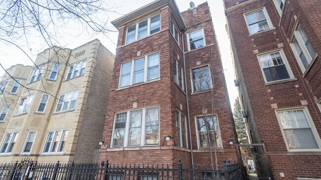 Building Photo - 5006 N Wolcott Ave