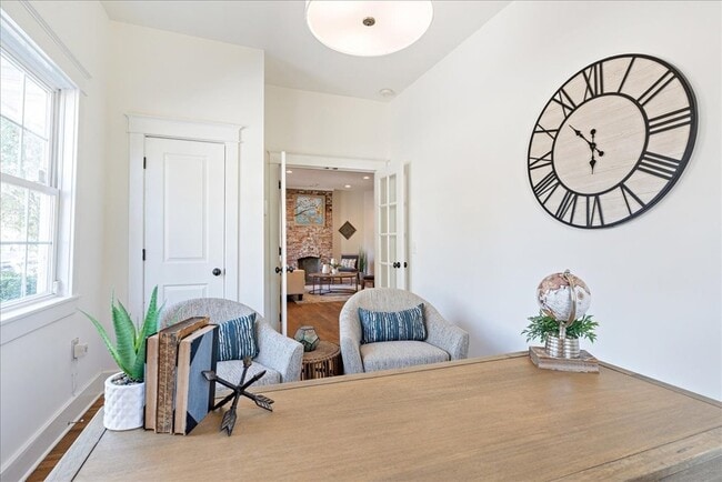 Building Photo - 1411 10th Ave N