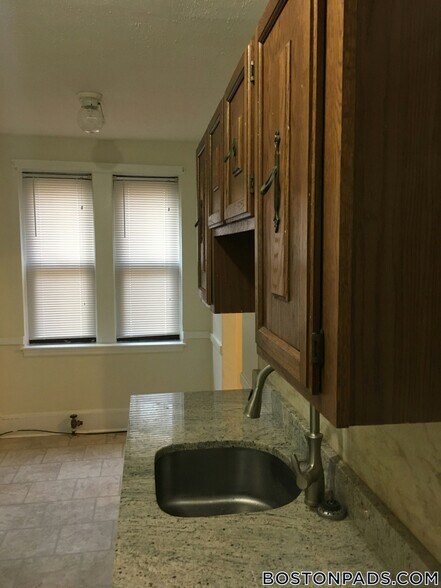 Building Photo - 53 Fellsway W