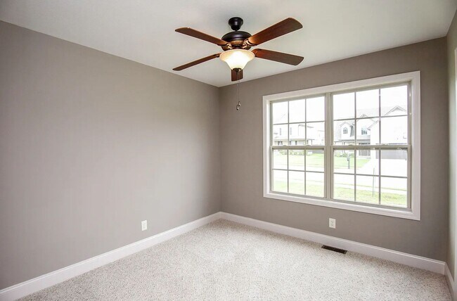 Building Photo - 3 Bedroom 2 Bathroom Home!